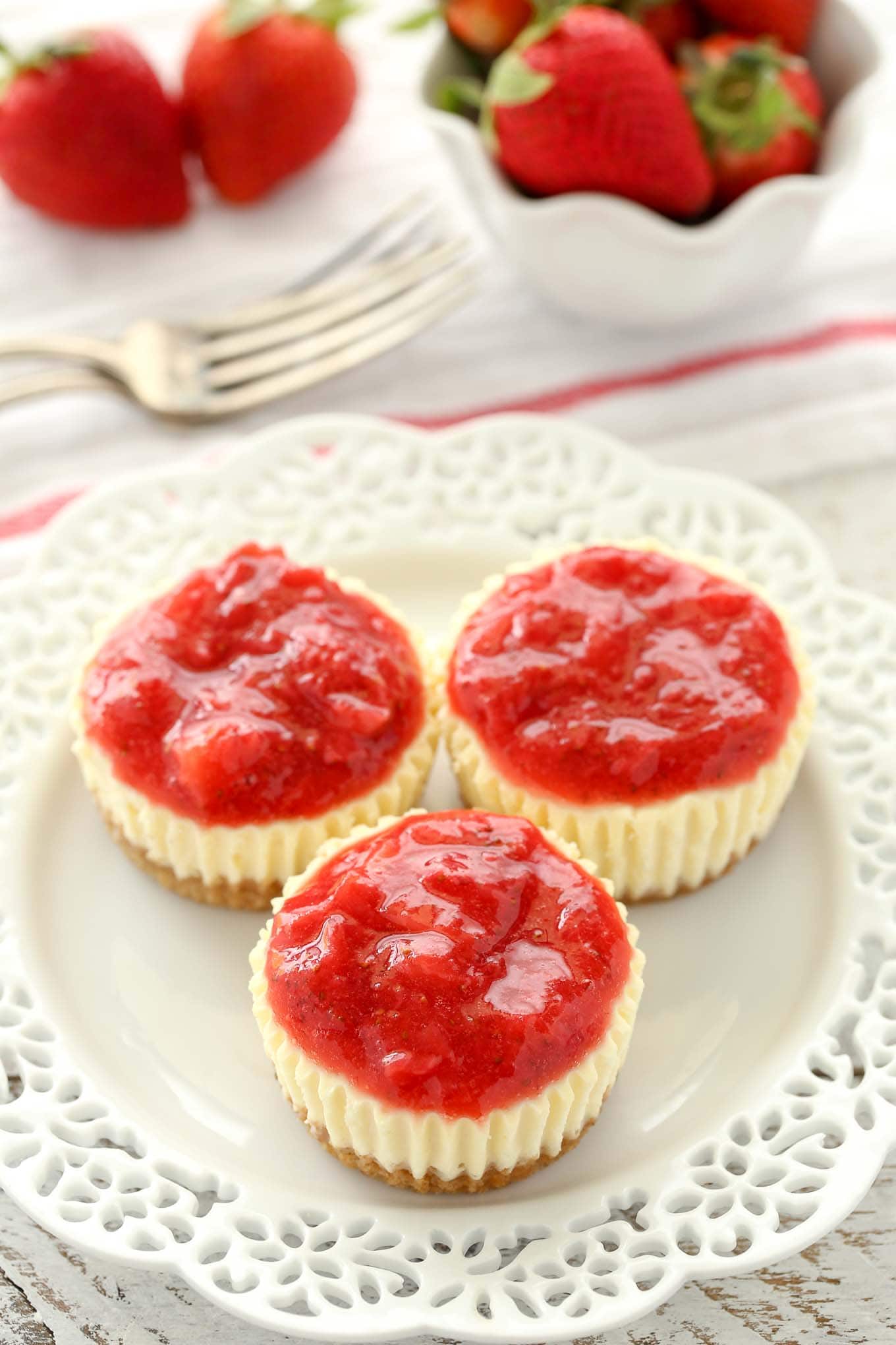 Mini Strawberry Cheesecakes - Cafe Delites