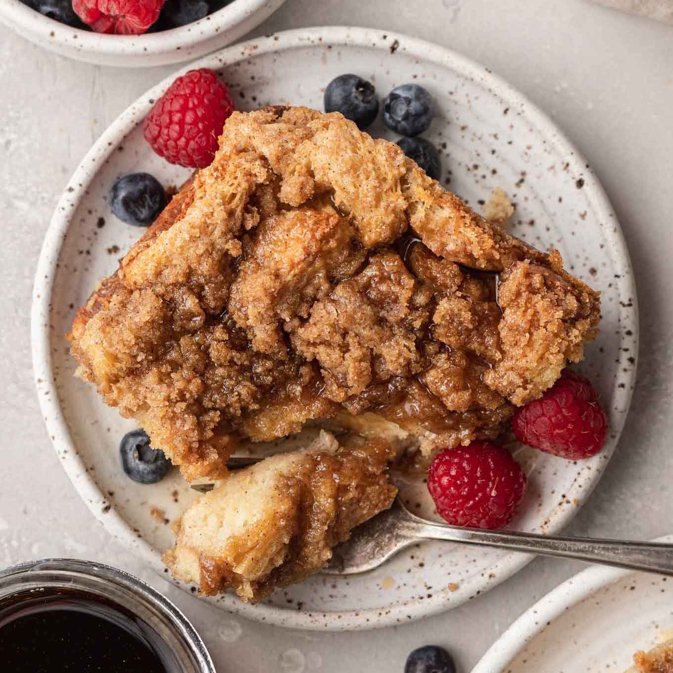 https://www.livewellbakeoften.com/wp-content/uploads/2023/03/French-Toast-Casserole-10s.jpg